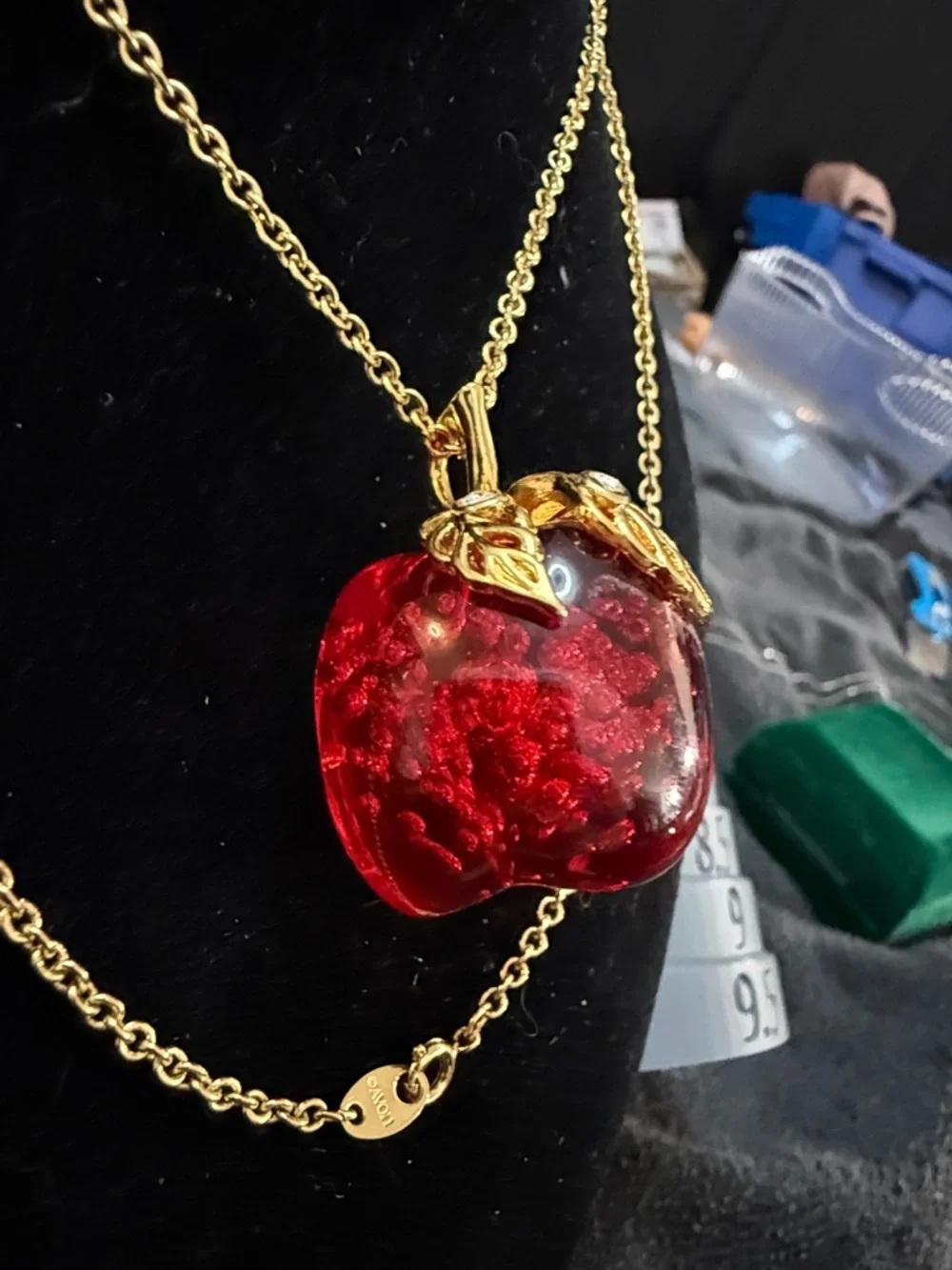 Vintage Avon Gold-Tone Red Lucite Apple Pendant Necklace - Picture 4 of 9